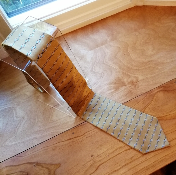 Perry Ellis Traditional Silk Tie - Picture 2 of 5